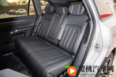 东风奕派eπ008增程超阔版:一款适合家庭使用的五座车型-2