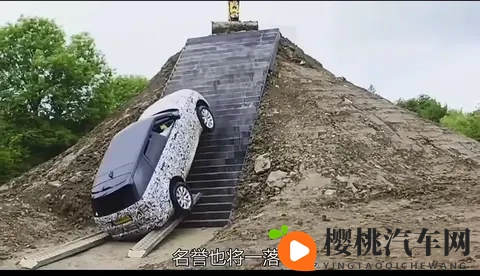 奇瑞爬天门山溜车撞护栏!对比路虎当年封神操作,国产车差在哪?-1