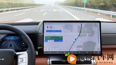 既有越野车的硬派,也有家用车的细腻,试驾方程豹钛7-1