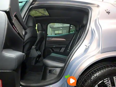 玛莎拉蒂豁出去了！从8988万跌至3588万，小米YU7危险了？-2