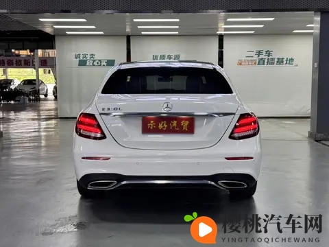 游泳馆胴体看个够：泳池畔，尽享美肌诱惑，视觉盛宴无限好-3