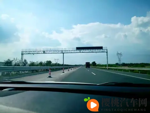 一位12年老司机的忠言:跑高速,牢记这4条铁律,关乎你的安全!-3