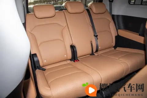 7万级家用车，二孩三孩家庭可以看这款MPV，空间大、舒适性强-2