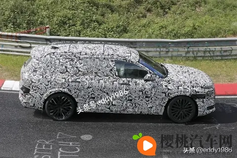 奥迪最强SUV车型SQ9最新路测谍照,夸张巨型格栅与V8涡轮增压引擎-3