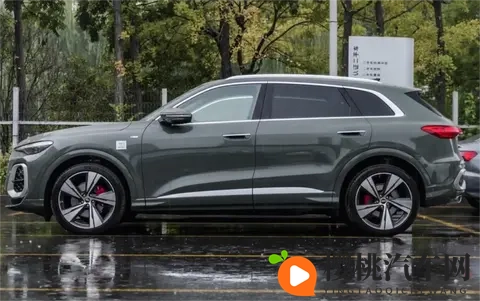 全新外观_三屏内饰,全新奥迪Q5L实车现身,搭华为驾辅_20T动力-1