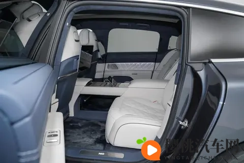 蔚来ET9 2025款：行政出行有了新选择，BBA的下一台可以是它-3