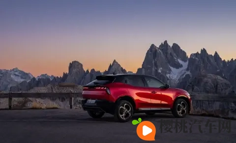 专属套件+多种动力搭配,全新阿尔法·罗密欧Junior特别版亮相-2