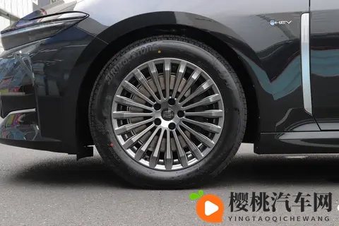 2024款进口皇冠选购指南:至享版 vs 至尊版深度解析-3