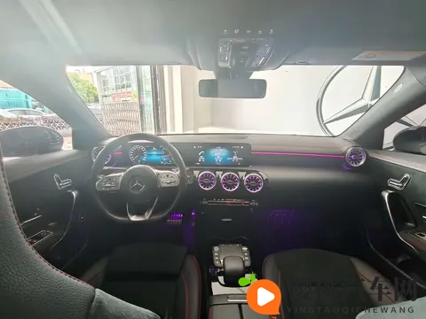 22款奔驰CLA轿跑，4万公里，16万不到体验优雅运动风-3