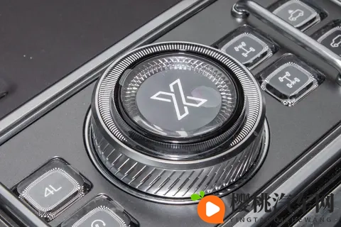 值得冲!纵横G700深度实测:能渡江河、能跑高速,还带卫星通讯-3