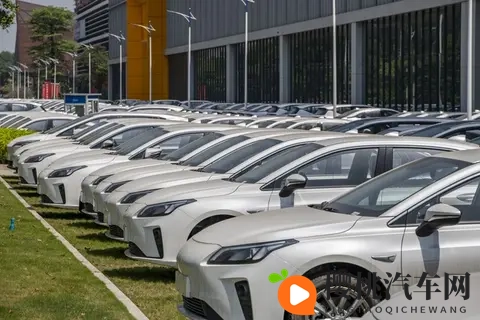 潍坊119辆新能源共享车仅84万成交,车龄超7年无人问津-1