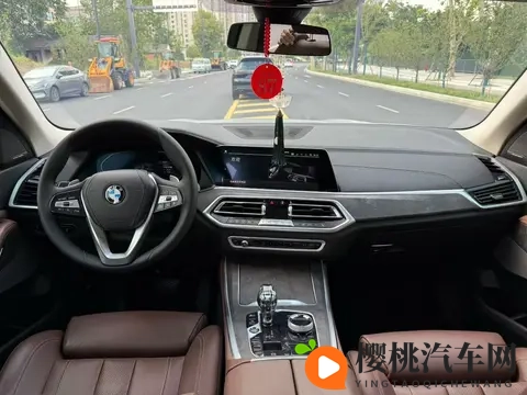 janpense丰满老师多毛：性感教师形象独特，身材丰腴引人瞩目-1