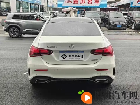 13万多拿下奔驰A级,22年一手车,都市代步精致之选?-1