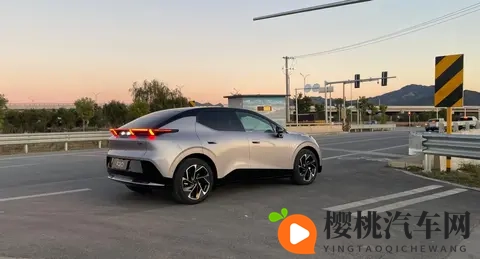 银色车身配大轮毂 领克Z20要出新版型了？-1