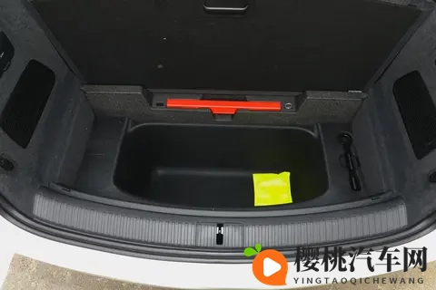 大三排SUV横评！乐道L90和领克900谁才是大家庭的优解？-2