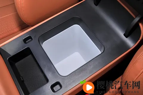 家有萌娃+长途刚需？方程豹钛7用1000L空间+1300km续航给出答案-2