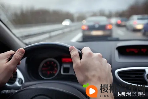 为什么说开车犹豫是大忌,有很大的安全隐患?-2