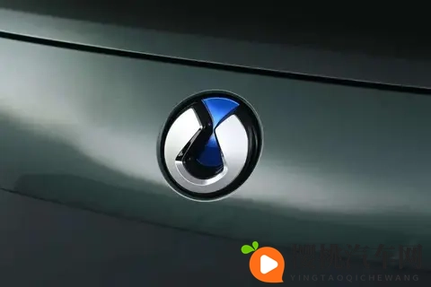 腾势N8L:大六座安全豪华SUV，是家庭出行的理想选择！-1