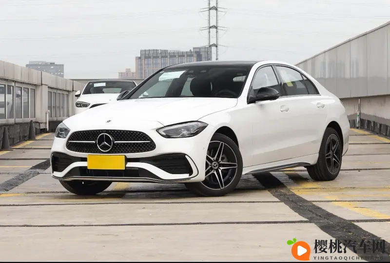 新款奔驰C上市,全系标配20T,将与3系比操作-1