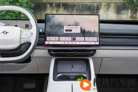 试驾东风奕派 eπ007+:颜值吸睛、操控够劲,智能还懂我-3