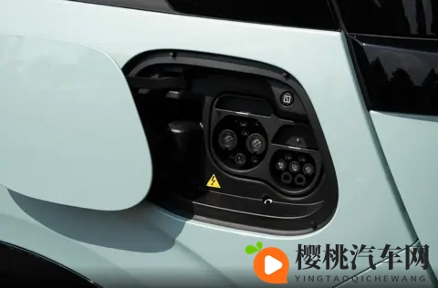 我故意没有穿内裤让别人看口述:故意裸露隐私,引众人围观讲述经历-2