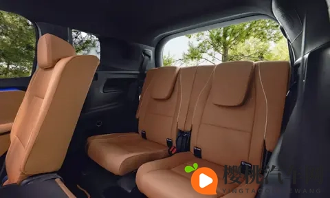 全新一代奔驰GLB下月首发，全新内饰也很有看点-2