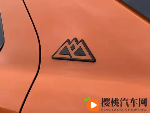 全新福特探险者昆仑穿越版上市,出厂即改装,圆城市佬的越野梦-3