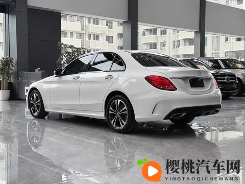 12万多拿下白色奔驰C级,体验优雅运动风?-1