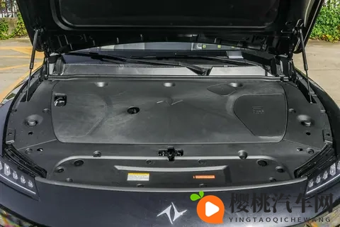 试驾东风奕派 eπ007+:颜值吸睛、操控够劲,智能还懂我-2