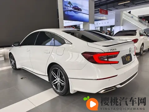 两年雅阁幻夜尊贵版,一手车况,13万多开回家!-1