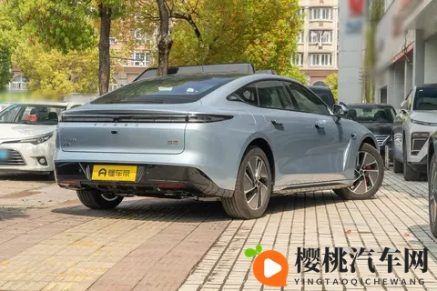 2025款星纪元ES增程版Pro高速辅助驾驶:家用与科技的巧妙融合-3