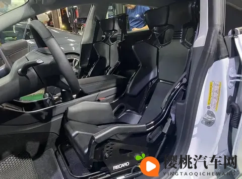 承认吧!一体式运动座椅其实一点都不舒服-3