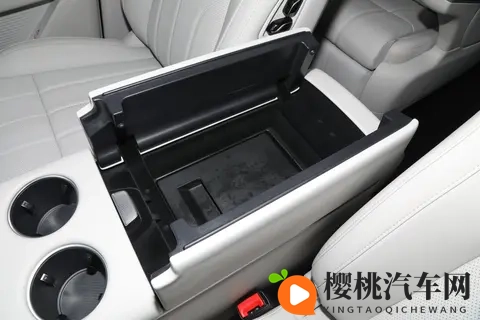 华为乾崑+5C超充,续航1530km,26款岚图梦想家值得选吗?-1