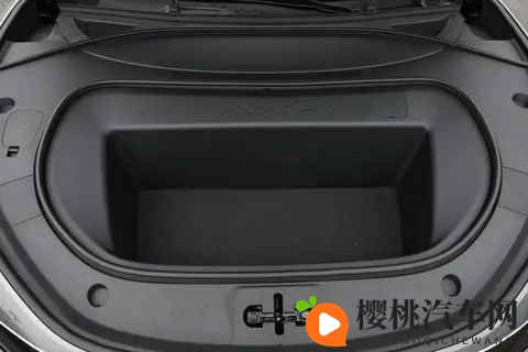 不止代步!阿维塔 12 皇家剧院版,把私人剧院搬进车里-2