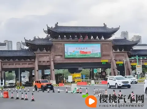 揉我胸 啊 嗯~出水了H:爱抚胸前,娇吟声起,肌肤水润如珠-2