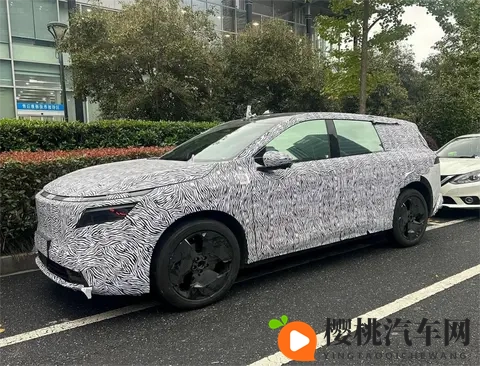 再搭贯穿式灯组，疑似东风日产纯电SUV曝光，配悬浮式双联屏-3