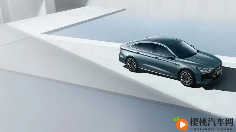 十万级混动双雄风云A8L vs秦L“亦善驰骋 亦有锋芒”-1