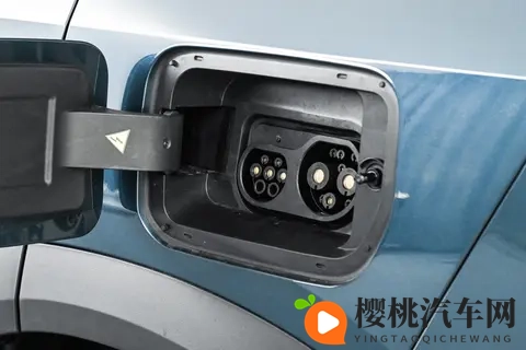 新手司机探店新车！埃安i60增程版，这款车有哪些亮眼看点？-3