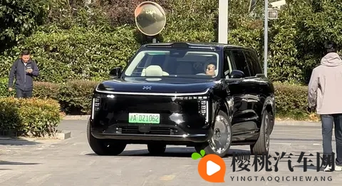 尺寸超理想L9,11月4日开启预售,智己LS9实车现身街头-2