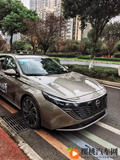 天籁换鸿蒙座舱实车曝光！ 20T加持还是熟悉的大沙发-3