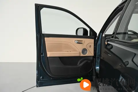 增程车的三大痛点被解决!续航、空间、配置全都有,不到13万起-3