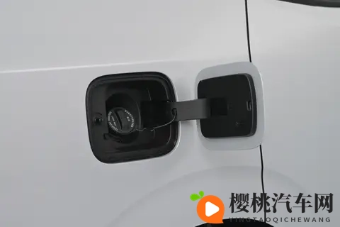 全家都满意的家用 MPV，五菱星光 730 三动力 + 大空间实测-2