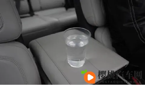 XXX少妇在厨房XxX：XXX家庭主妇烹饪生活瞬间-2