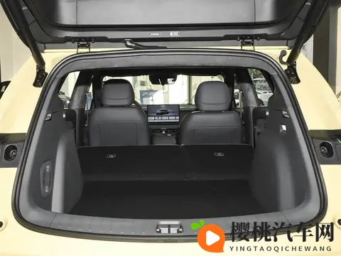 零跑造了台“红米YU7”,1058万起,造型拉风,不给油车留活路?-1