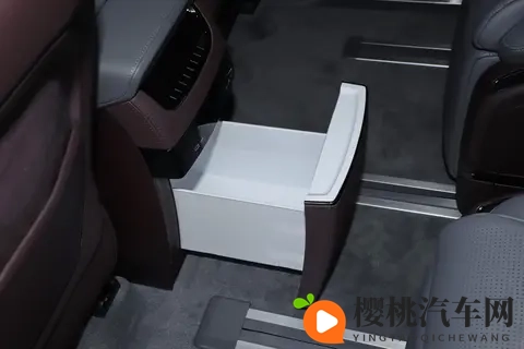 重塑豪华MPV:极氪009七座过道版,能否成为多口之家的理想座驾?-3