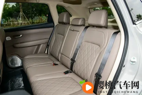 家用插混SUV选哪个？深度解析第三代蓝电E5 PLUS，处处都是惊喜！-1