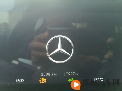 15万拿下准新一手红色奔驰A级,都市丽人的精致之选!-1