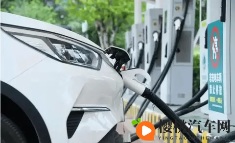 电车来势汹汹，加油站会变成“古董店”？油车：我还能再战五百年-1