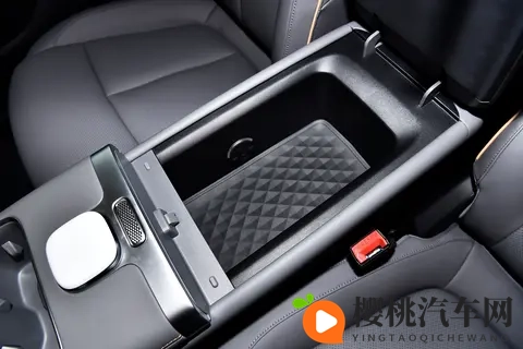 新车探店!长安启源A06:10万级中大型五门五座掀背车的惊喜体验-2