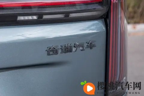 捷途 X70L 太卷了!CDC 魔毯底盘 + 32 种座椅,晕车党狂喜-3